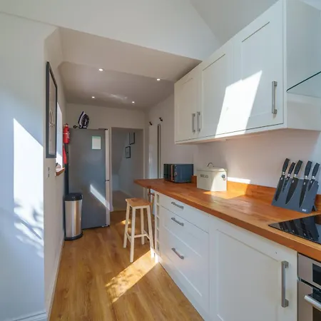Woodville Terrace - Village Holiday home *